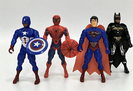 Supervaroņu figūra ar gaismu (18,5 cm)
