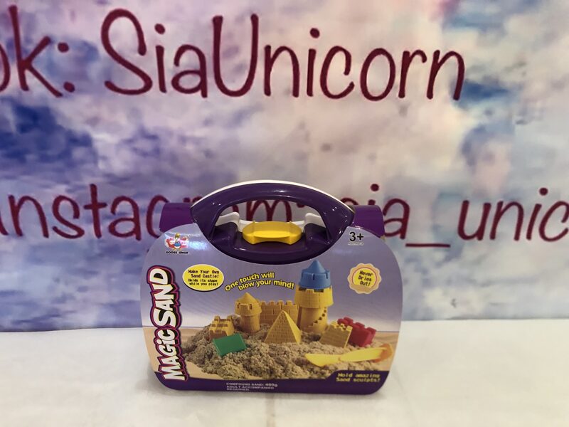 Kinētiskas smiltis čemodānā